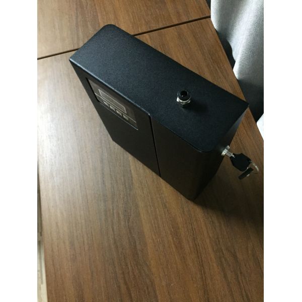 W180*D65*H230mm Commercial Builings Black Fragrance Diffuser Machine 150ml Oil Bottle 300CBM