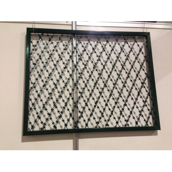 Enclosures Plain High Quality Electro Galvanized Cross Razor Barbed Wire Mesh Iron Steel Fencing Protective Construction