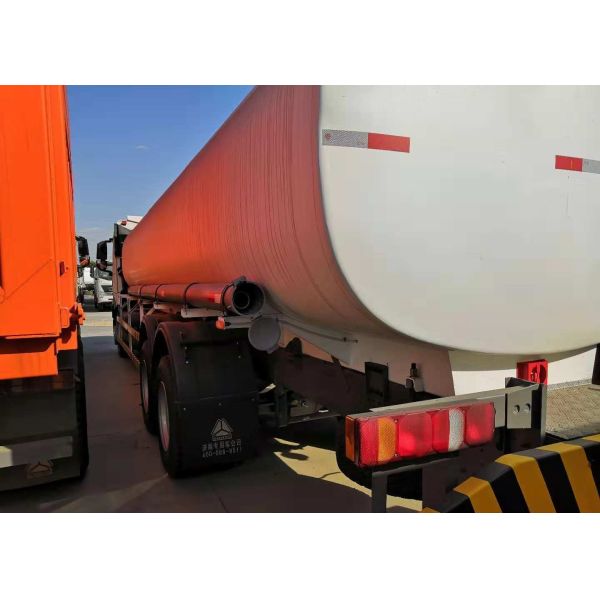 A7 6 * 4 Oil Delivery Truck 380 Horse Power Q345 Material With 20cbm Tank