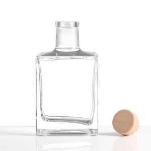 Glass Square Shape 750ml Whiskey Bottle with Decal Surface Handling