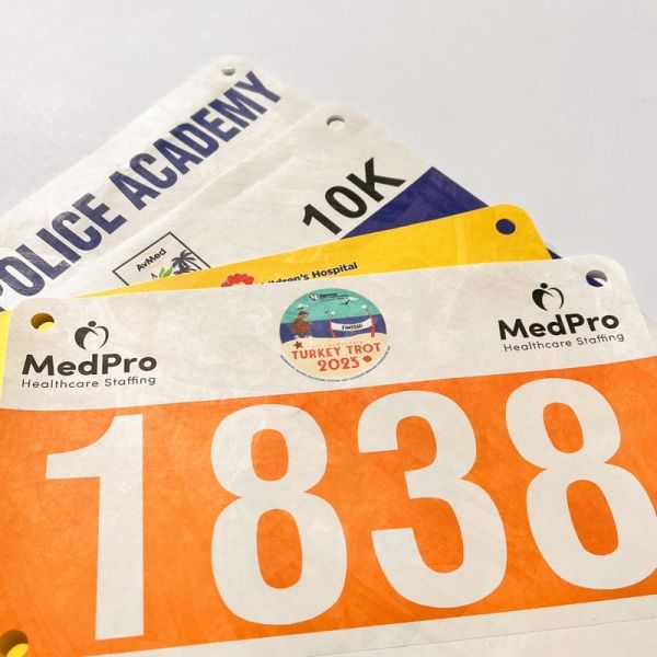Quality Customized Marathon Running Digital Bib Number Screen Printing Method Made with Tyvek Material for sale