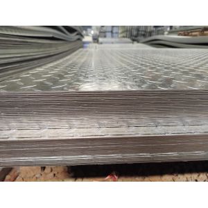 1.2-2.0mm Thickness Silver Galvanized Pattern Customizable Hot Rolled Chequered