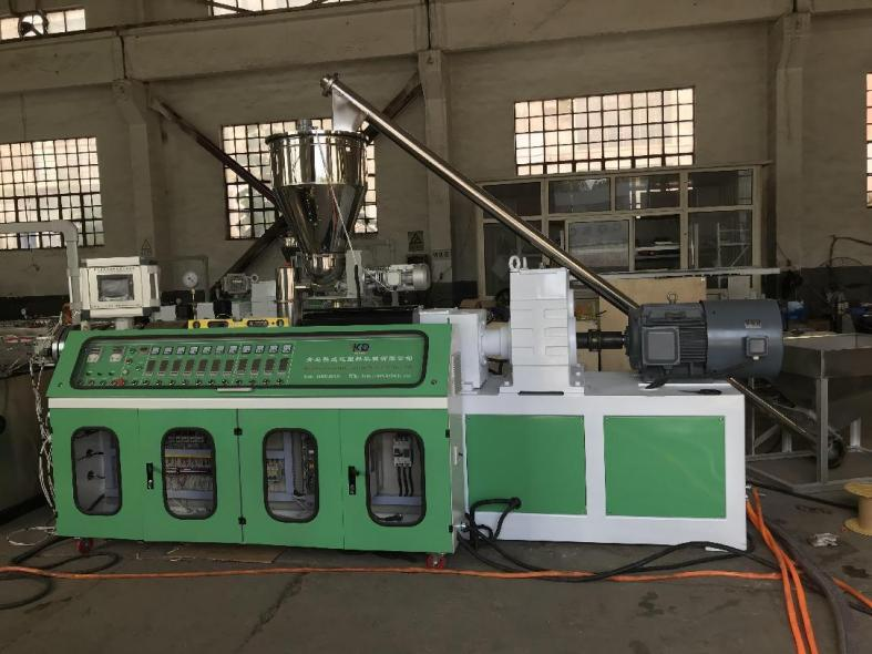 wpc composite decking Pe PVC WPC Panel Production wood floor deck making machine WPC PVC dooor cover production line