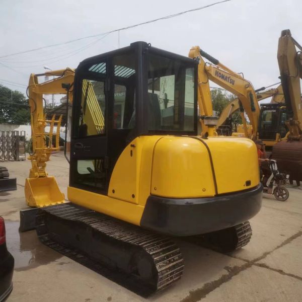 Original Hydraulic Pump 5 Ton Komatsu PC56-7 Crawler Mini Excavator with Cummins Engine