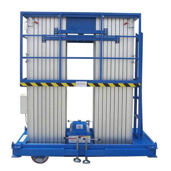 Electrical Pulling Device Quadruple Mast Aerial Work Platform 300Kg Load And 12