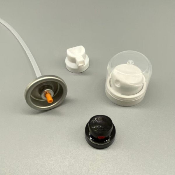 Dry shampoo valve mechanism demonstrating spray pattern and distribution