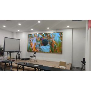 P2.5 Indoor LED Advertising Screen with 16 Bit Processing and 140° Viewing Angle