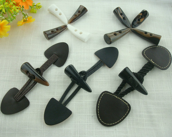 2holes buttons for fur coat round/square,colorful wholesale black/white/brown resin/wood large coat fashion toggle button