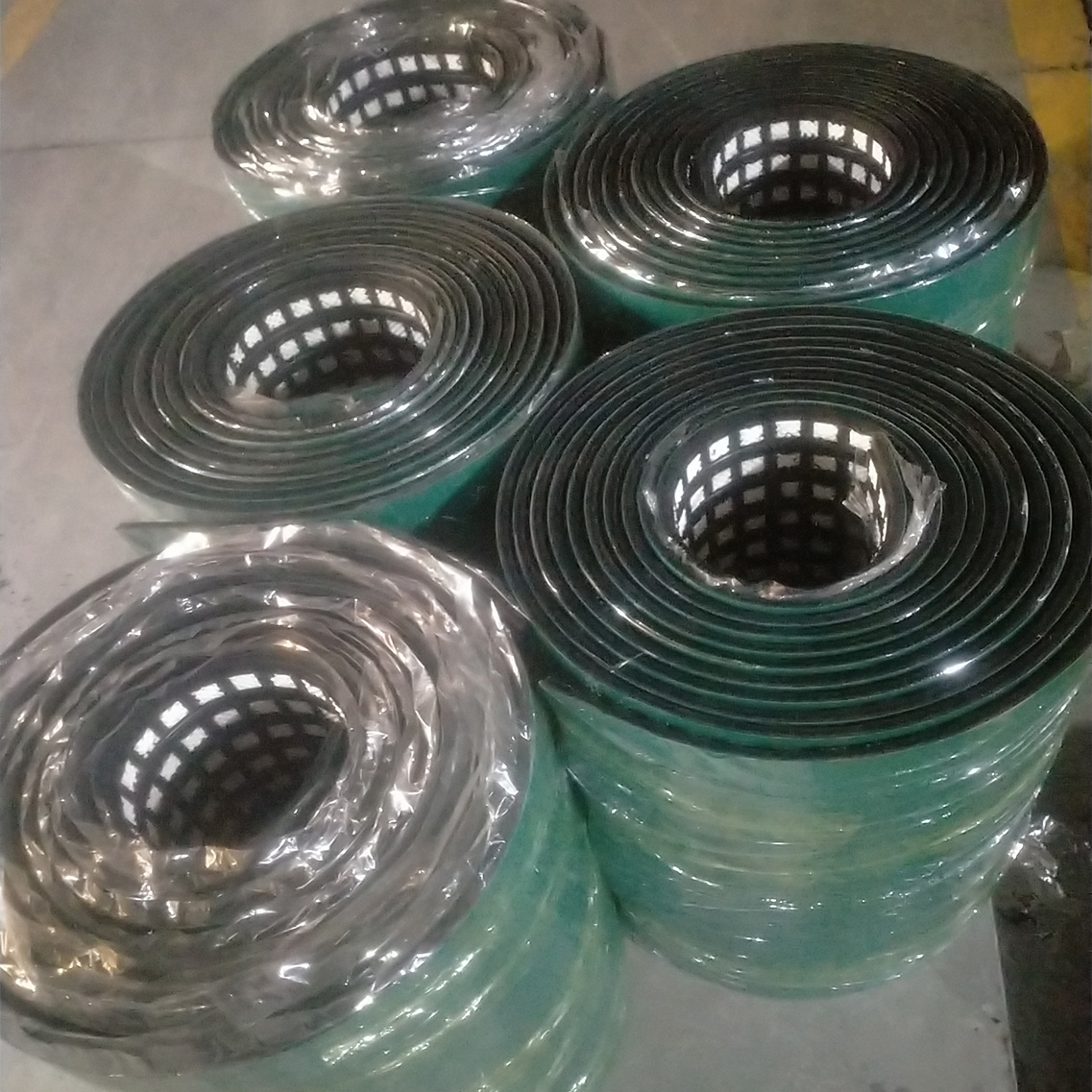 Ceramic Rubber Pulley Lagging With CN Bonding Layer