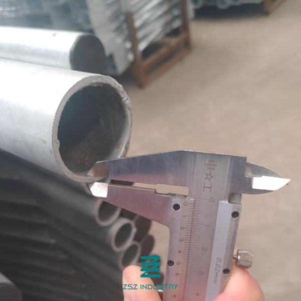 Wing Post Iron Tube zinc thickness reach 60-70 μm Galvanizing Fence Panel Metal Fence Posts