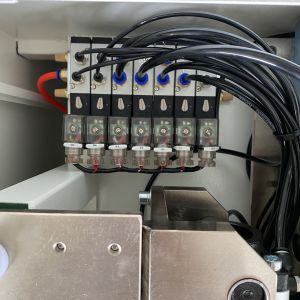 E27 E14 Base Auto Rivet Machine 2500pcs/h Bulb Cap Crimping Machine