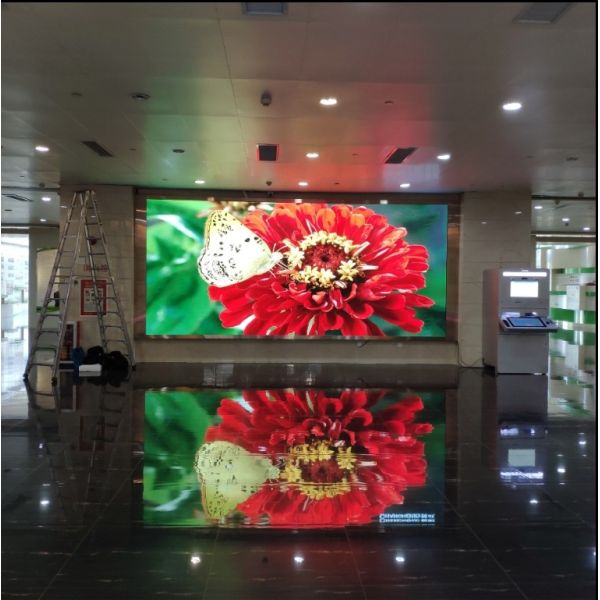 Indoor LED Advertising Screen P2.6 High Resolution LED Panel Display for Supermarkets