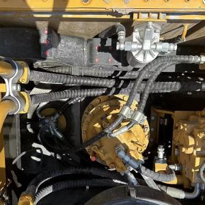 Used Large Hydraulic Excavators With 2.6m³ Capacity Suitable For Mine Engineerin