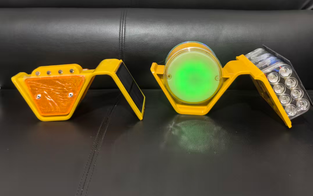 Solar Guardrail Reflective Trapezoid Delineator Yellow & Red LED Light Plastic