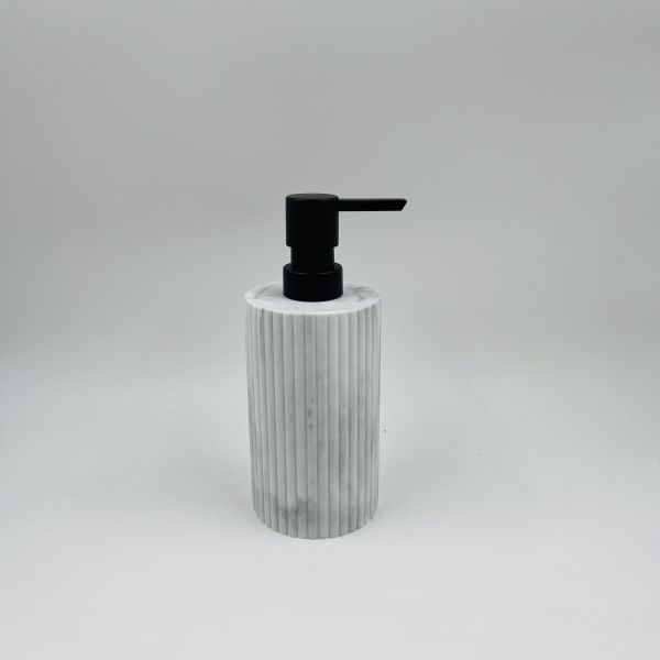White Marble Print Polyresin Bathroom Accessories Set Caddy Ribbed Vertical Stripe Lotion Pump Tumbler Toothbrush Tray
