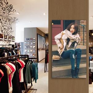 1*3 Splicing Type 55 Inch Lcd Screen Custom Housing For Fashion Shop