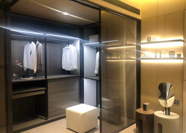 Quality High Metal Glossiness Metalspurc Glass With Mesh Interlayer for sale