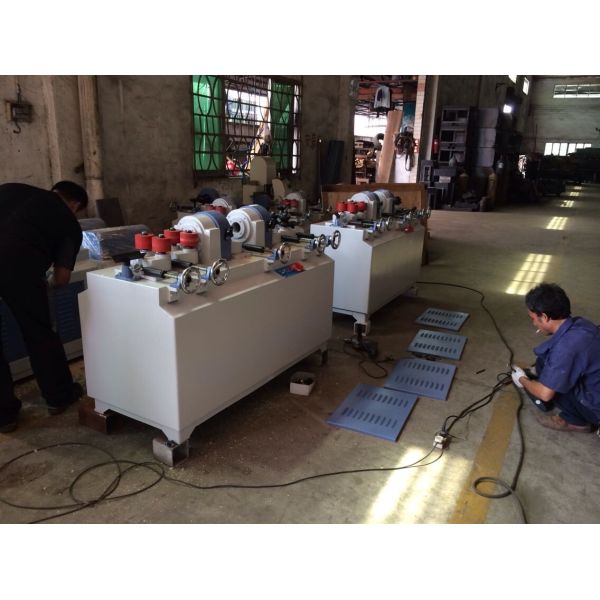 Quality MC9060C Wooden pole making machine with 2 knives process logs with tree bark wood lathe for sale