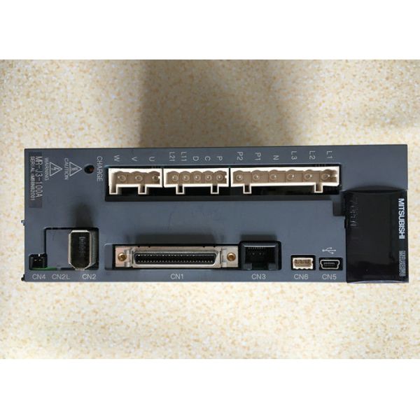 Mitsubishi AC Servo Drive MR-J3-100A-S042 1KW 200V Amplifier Output 170V 0-360Hz