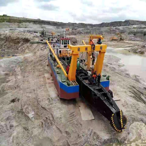 Water Flow3500/6000/8000m3 Hydraulic Diesel Engine 18/26/28 Inch Cutter Suction Sand Dredger for River Sand Dredger Vessel /Dredge Mud Equipment /Mining Machine