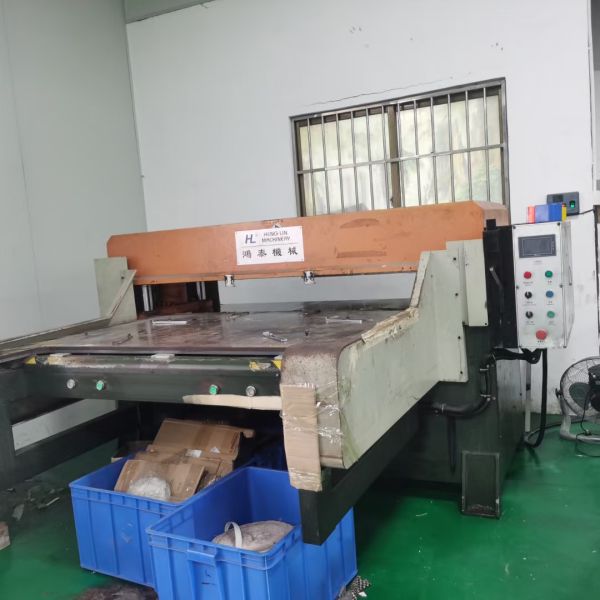 Used Hydraulic CNC Plastic Cutting Machine With High Cutting Force